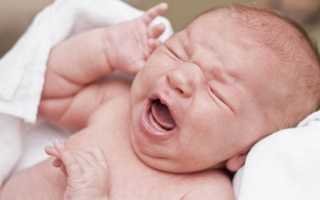 Почему новорожденный плачет после кормления грудным молоком