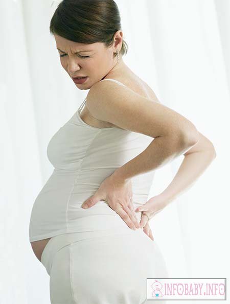 Девушка ждет ребенка, живот пока не опустился