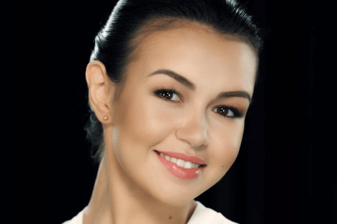 Как скрыть второй подбородок с помощью макияжа