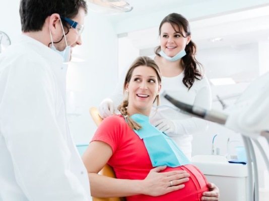 Лечение зубов во время беременности в 1, 2, 3 триместре. Делают ли рентген, анестезию, когда лучше лечить