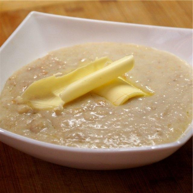 Овсяная каша на молоке с маслом