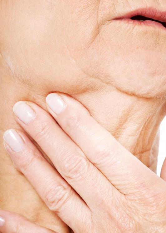 паратонзиллярный абсцесс горла симптомы и лечение